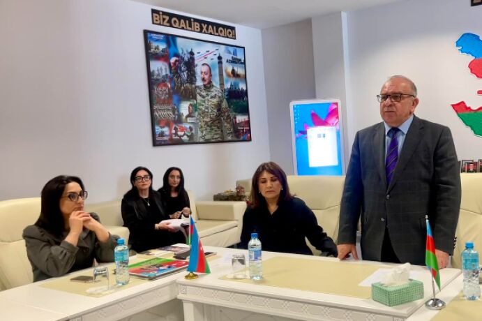 <p>Mərkəzi Elmi Kitabxanada Aprel döyüşləri şəhidlərinin xatirəsinə həsr olunmuş anım tədbiri keçirilib (FOTO=4)<br />
 </p>