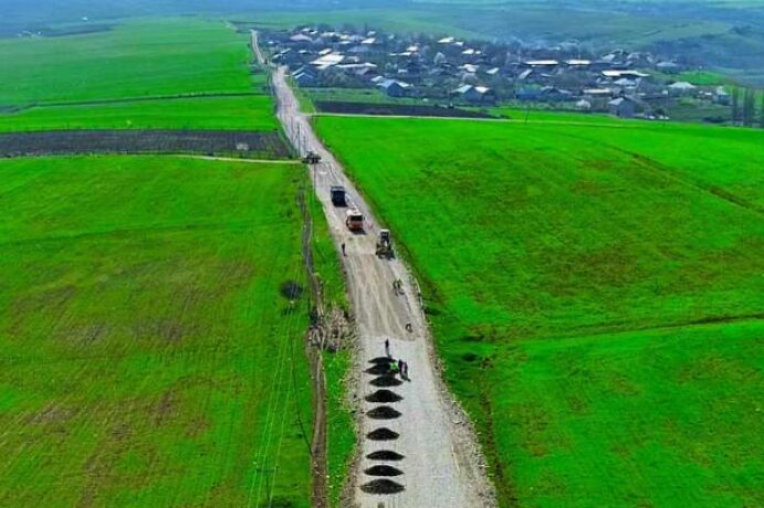 <p>Şamaxı rayonunda 3 yaşayış məntəqəsinin yolu yenidən qurulur (FOTO=9)</p>