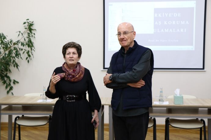 <p>Türkiyənin məşhur bərpaçı memarı Oğuz Ceylan AzMİU-da olub (FOTO=9)<br />
 </p>