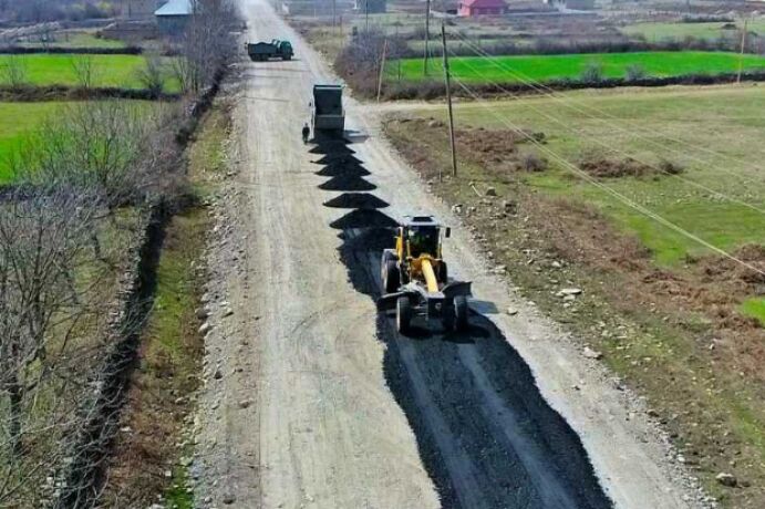 <p>Qax rayonu Aşağı Malax-Qaşqaçay-Armudlu yolunun yenidən qurulması davam edir (FOTO=15)</p>