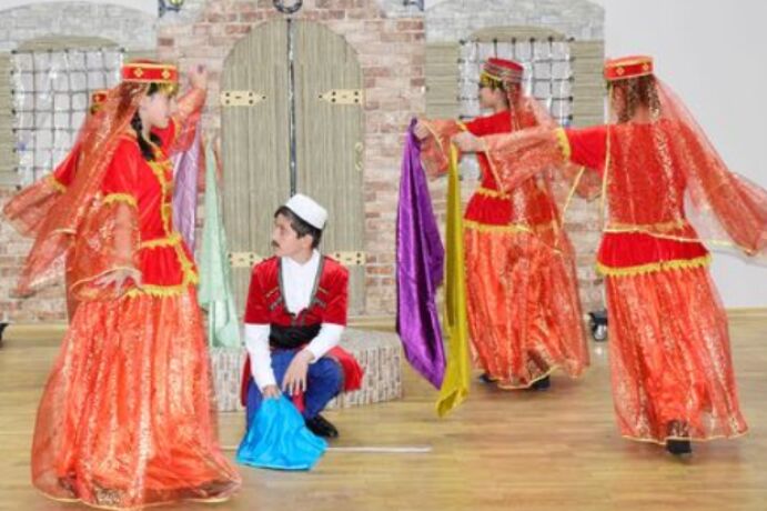 <p>“Arşın mal alan” — Masallı səhnəsində- Akif Ağayev (FOTO=5)</p>