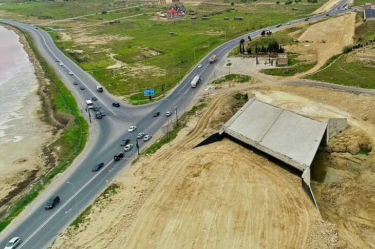 <p>Pirşağı-Novxanı-Xırdalan-M4 avtomobil yolunun tikintisi davam edir (FOTO=12)</p>