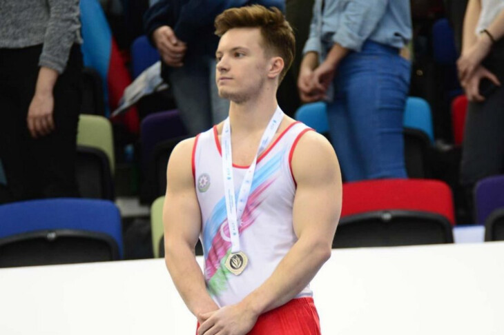 <p>İDMAN GİMNASTİKASI: Yığmamızın üzvü Nikita Simonov DK-da qızıl medal qazanıb</p>