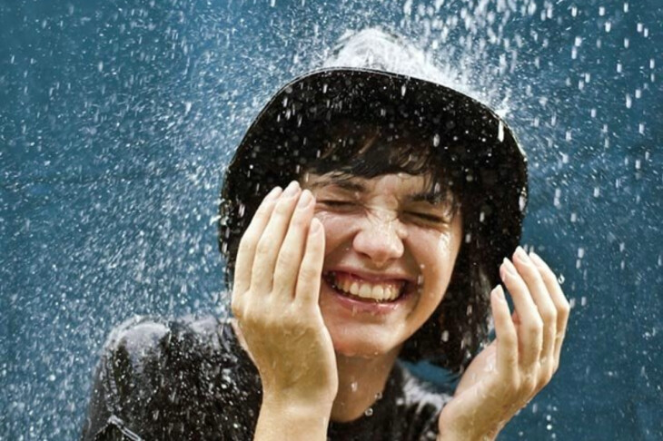 <p>Ruhumuza düşən yağmur damlası</p>

<p> </p>
