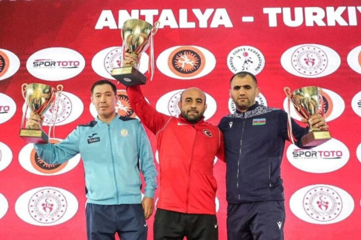 <p>GÜLƏŞ: U-20 güləş yığmamız Türkiyədə 3-cü olub</p>