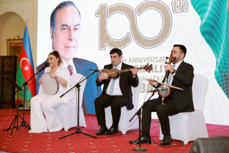 <p>Pakistanda Ümummilli Lider Heydər Əliyevin 100 illiyinə həsr olunmuş sərgi və konsert təşkil olunub (FOTO=7)<br />
 </p>