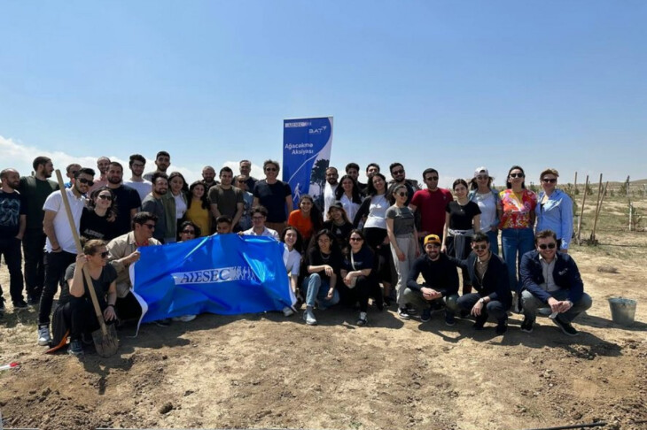<p>AIESEC Azərbaycan təşkilatçılığı altında Ağacəkmə layihəsi keçirilib</p>