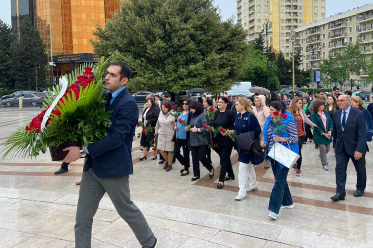 <p>NƏRİMAN İSMAYILOV: BMU-nun professor-müəllim heyəti Ümummilli lider Heydər Əliyevin xatirəsini ehtiramla edib</p>