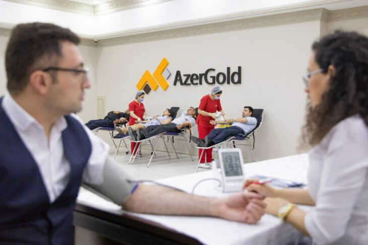 <p>“AzerGold” QSC-də Ümummilli Lider Heydər Əliyevin 100 illik yubileyi münasibətilə qanvermə aksiyası təşkil edilib </p>