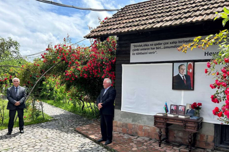 <p>Bakı Dövlət Universitetinin bir qrup əməkdaşı “Azərbaycan Udi Ocağı”nda</p>