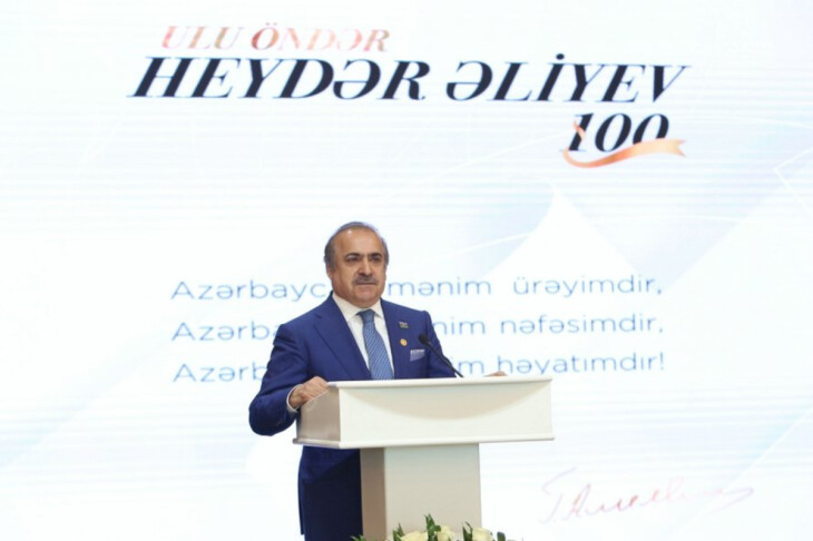 <p>Akademik Rafael Hüseynov Ümummilli Lider Heydər Əliyevin 100 illiyinə həsr olunan tədbirdə çıxış edib</p>

<p> </p>