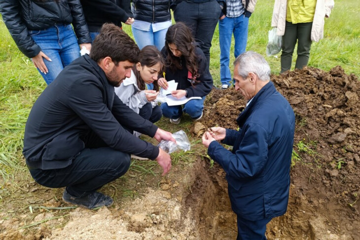 <p>BDU tələbələri Şamaxı və Qubada çöl-tədris təcrübəsində (FOTO=6)</p>