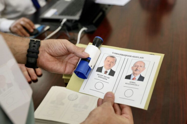 <p>Türkiyədə sandıqların 94%-i açıldı - Ərdoğan liderdir </p>
