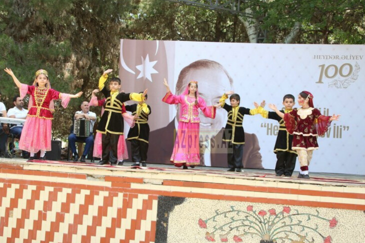 <p>MAİS İBRAHİMOV: Ağcabədidə keçirilən “Uşaq Yaradıcılıq Festivalı” unudulmaz anlarla yadda qalıb (FOTO=90)</p>