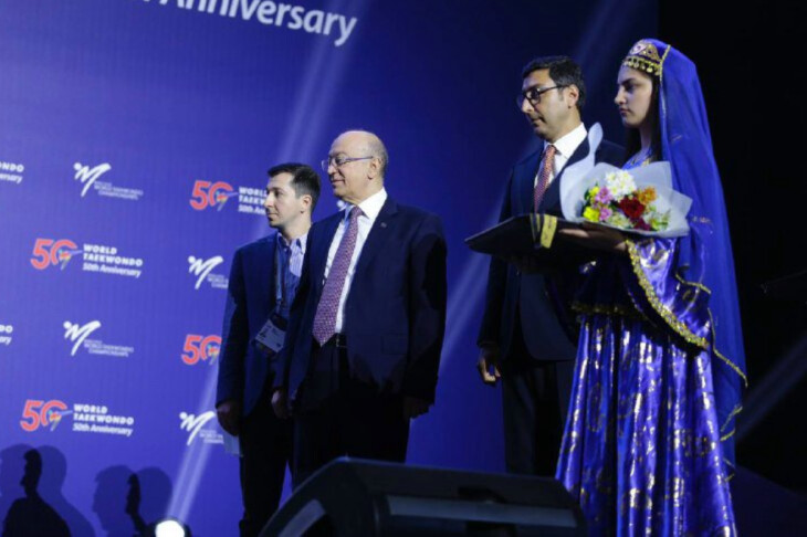 <p>Kəmaləddin Heydərov taekvondo üzrə dünya çempionatında idmançıları mükafatlandırıb (FOTO=9)<br />
 </p>