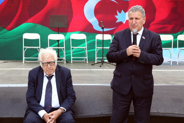 <p>İkinci Türk Dünyası Ədəbiyyat və Kitab Festivalı çərçivəsində Xalq yazıçısı Anarla görüş keçirilib (FOTO=7)</p>

<p> </p>