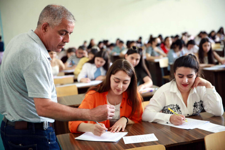 <p>Pedaqoji Universitetdə 8200-dən çox tələbə imtahan sessiyasında iştirak edir (+FOTO=6)</p>