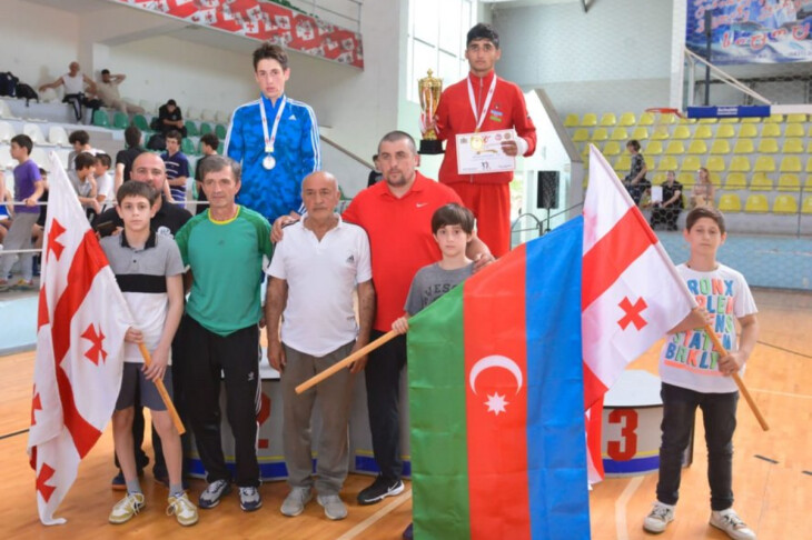 <p>BOKS: Yeniyetmə boksçularımız Kutaisidən 13 medalla dönüblər</p>