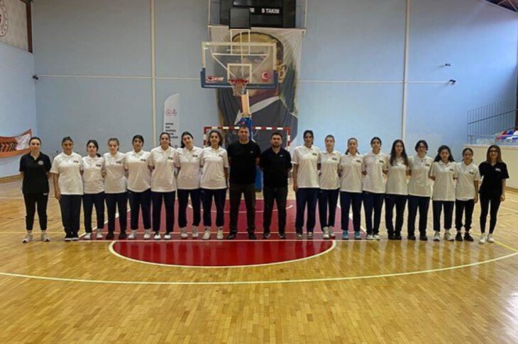<p>BASKETBOL: Qızlardan ibarət U-16 yığmamızın Türkiyə toplanışı davam edir</p>