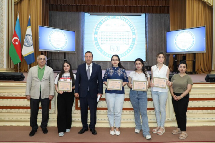 <p>BDU tələbələri Ümummilli Lider Heydər Əliyevin 100 illik yubileyinə həsr olunmuş bədii yaradıcılıq müsabiqə-festivalında qalib gəliblər</p>