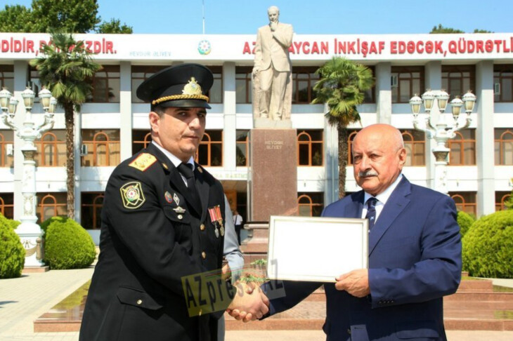 <p>Mais İbrahimov: Ağcabədidə polislərin peşə bayramı qeyd olundu (FOTO=77)</p>

<p> </p>