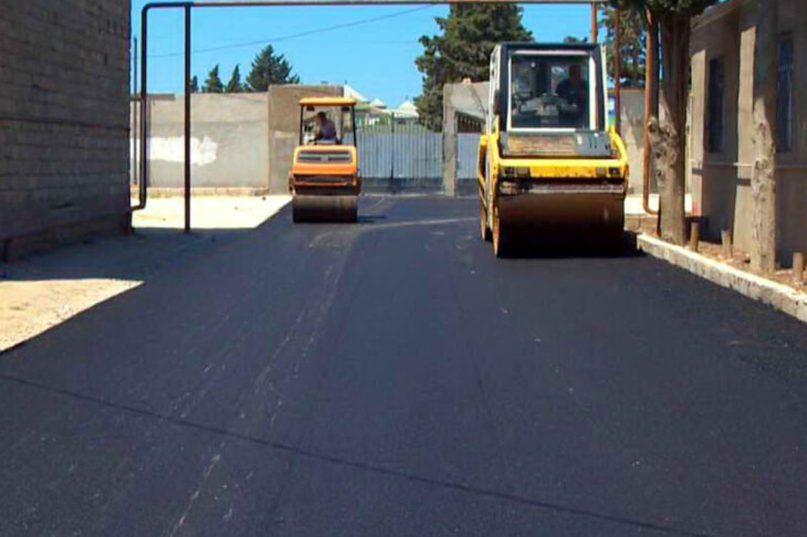 <p>Buzovna qəsəbəsində Qaçaq Nəbi küçəsi təmir olunur (+VİDEO/FOTO=6)</p>