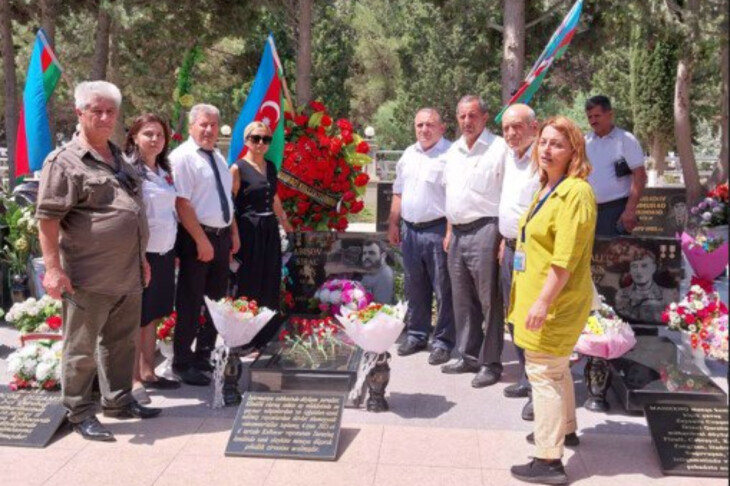 <p>Rafiq Oday: Azərbaycan Jurnalistlər Birliyi Sumqayıt şəhər təşkilatı Şəhidlər Xiyabanını ziyarət edib</p>