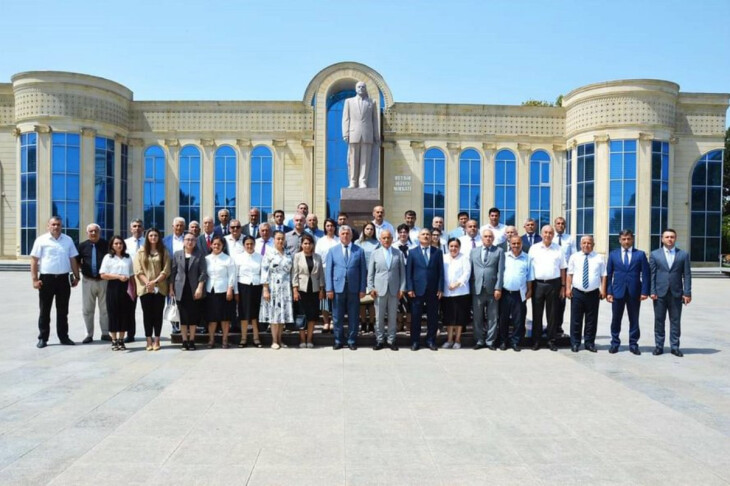 <p>İcra başçısı Araz Əhmədov: “Mən həmişə tənqidə qucaq açmışam”</p>