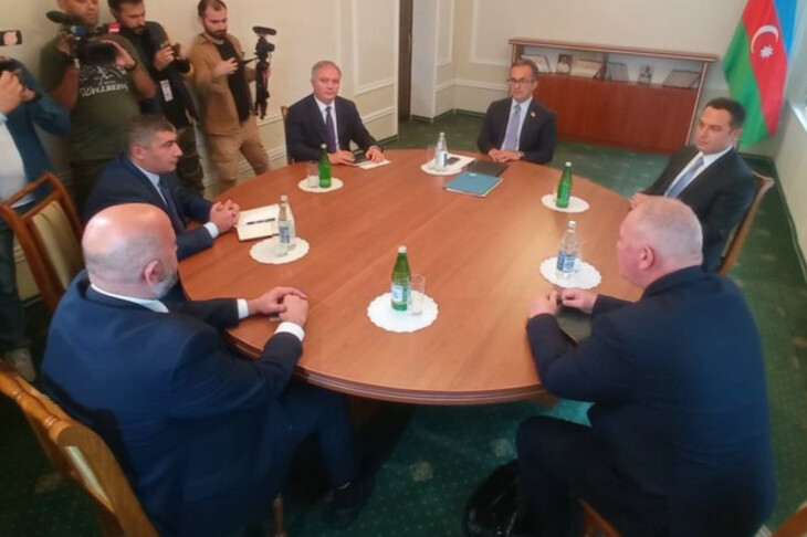 <p>Yevlaxda Qarabağın erməni sakinlərinin nümayəndələri ilə görüş davam edir</p>