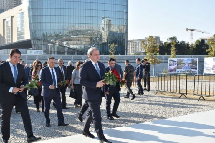 <p>BDU kollektivi Zəfər parkını ziyarət edib</p>