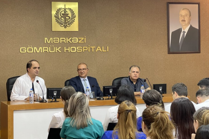 <p>Mərkəzi Gömrük Hospitalında təhsil alan rezident-həkimlər və onların kuratorları ilə görüş keçirilib</p>