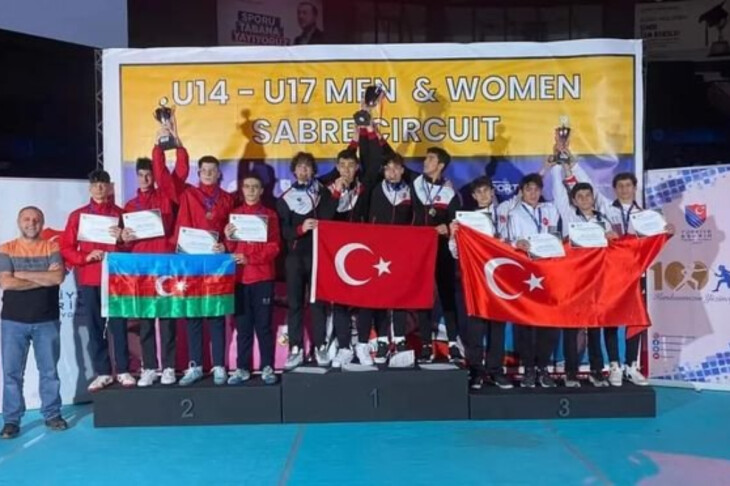 <p>Qılıncoynatma: Yığma komandamız Türkiyə turnirində üçüncü olub</p>