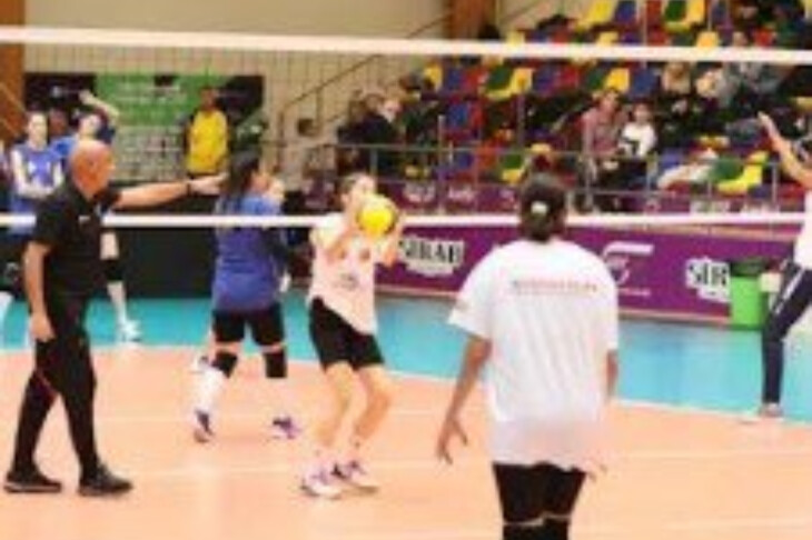 <p>Voleybol: Qızlardan ibarət U-18 voleybol yığmamız EEVZA-ya hazırlaşır</p>